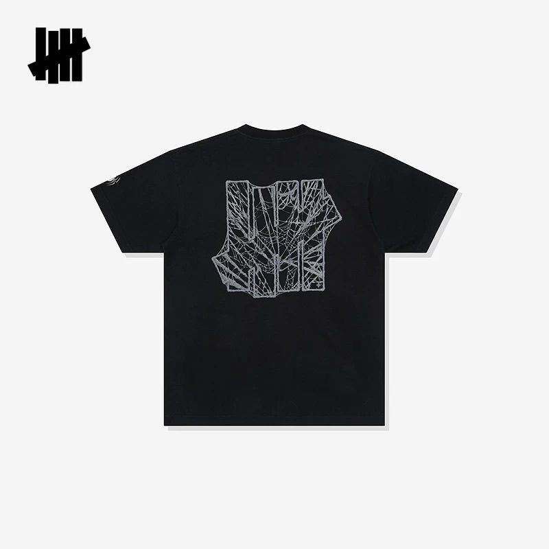 Streetwear Brand Undefeated - Undefeated Unisex Co-Branded Kurzarm-T-Shirt, T-Shirt mit