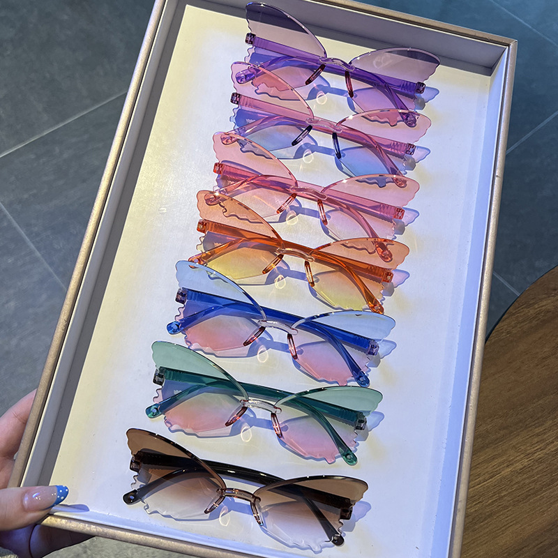 Vintage Randlose Schmetterling – Streetwear Brand With Butterfly Bewertung und Preis